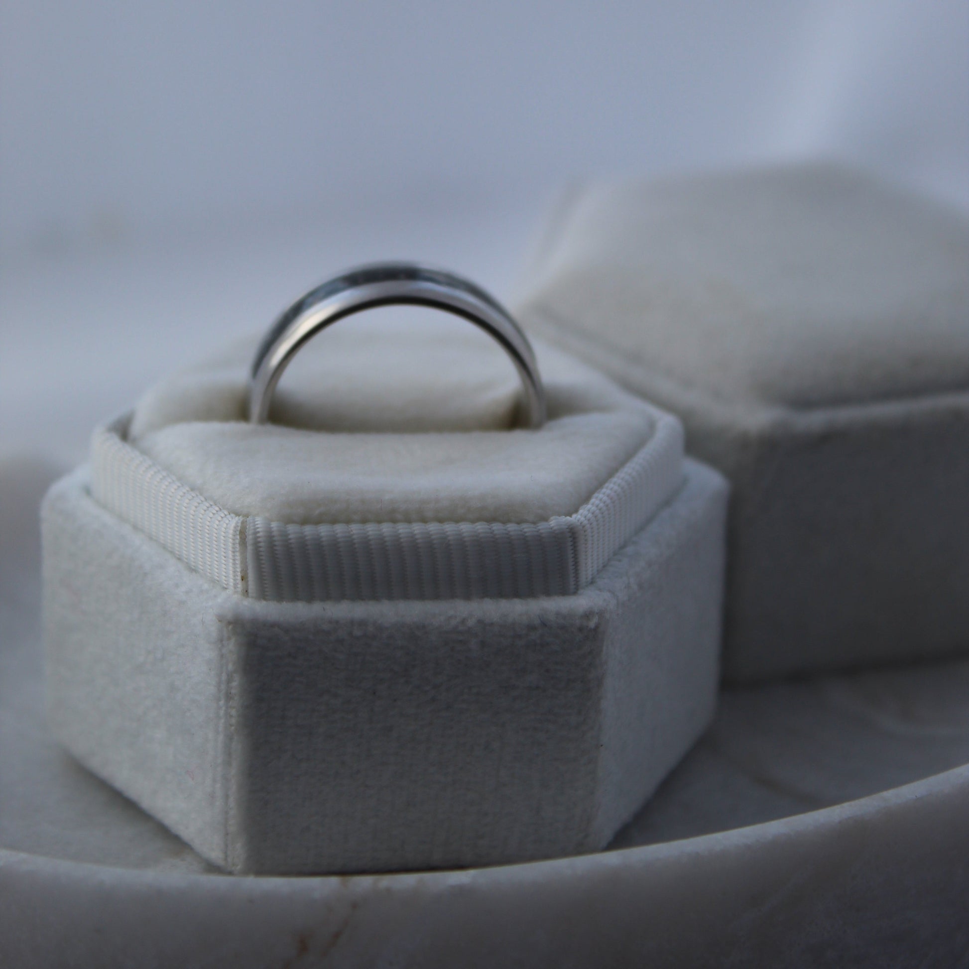 Men’s 8mm platinum memorial ring with single channel for ashes, breastmilk or hair